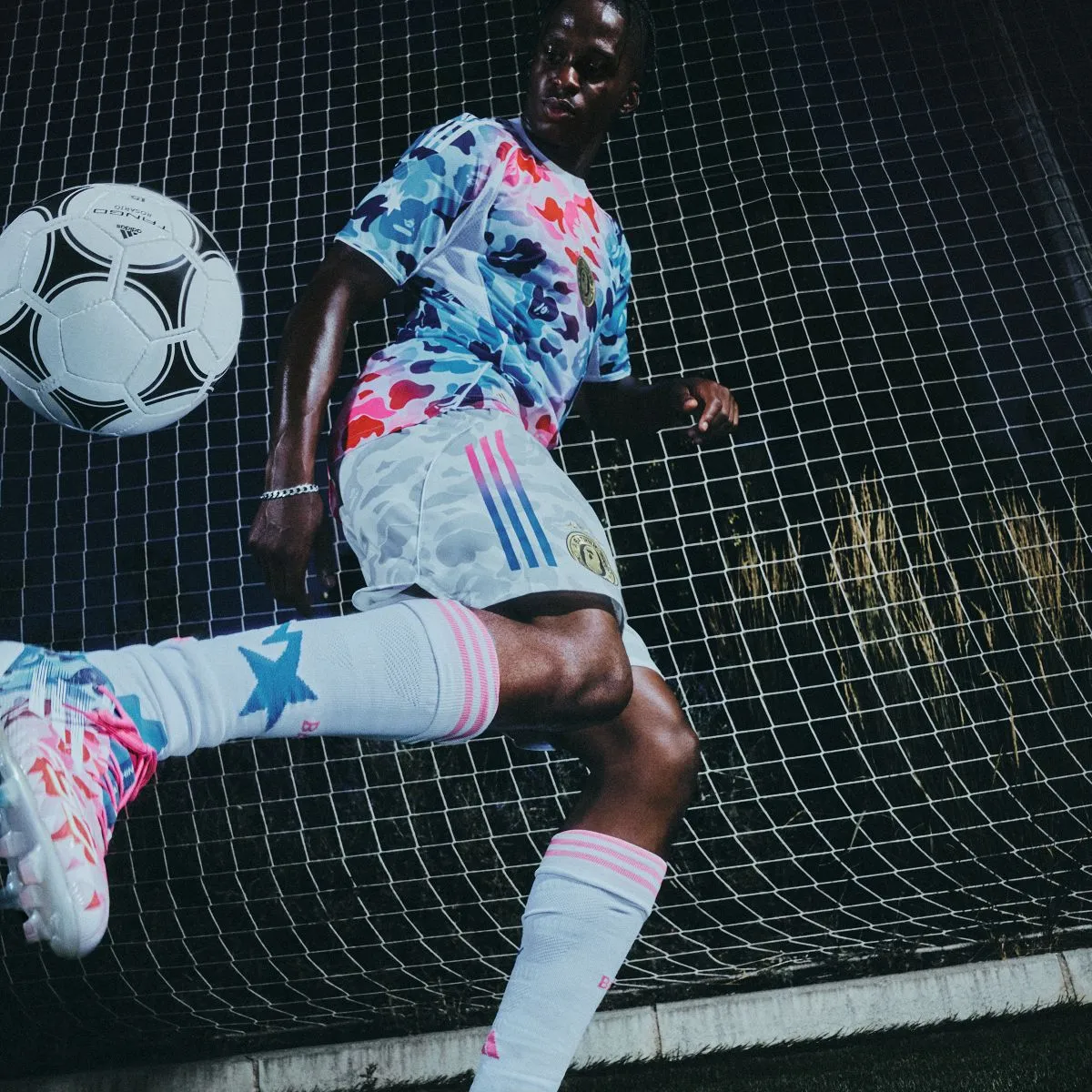 サッカーボール BAPE X ADIDAS  RIFLE FOOTBALL adcl5412_2.jpg